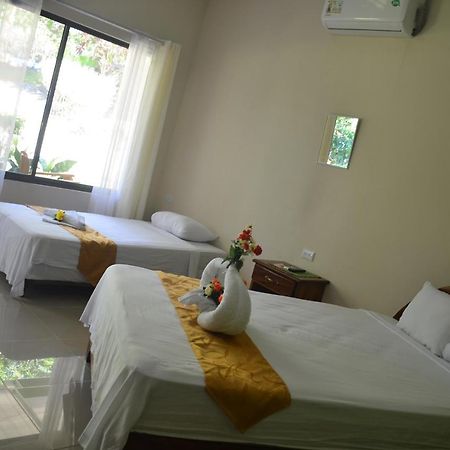 Manuel Antonio Hostel Resort Екстериор снимка