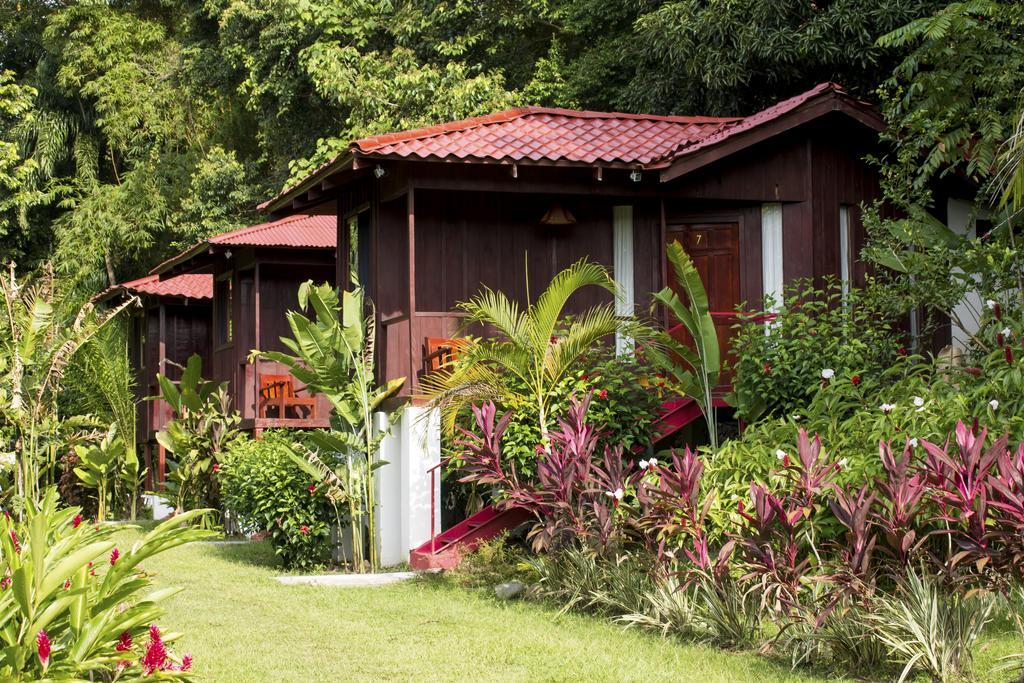 Manuel Antonio Hostel Resort Екстериор снимка