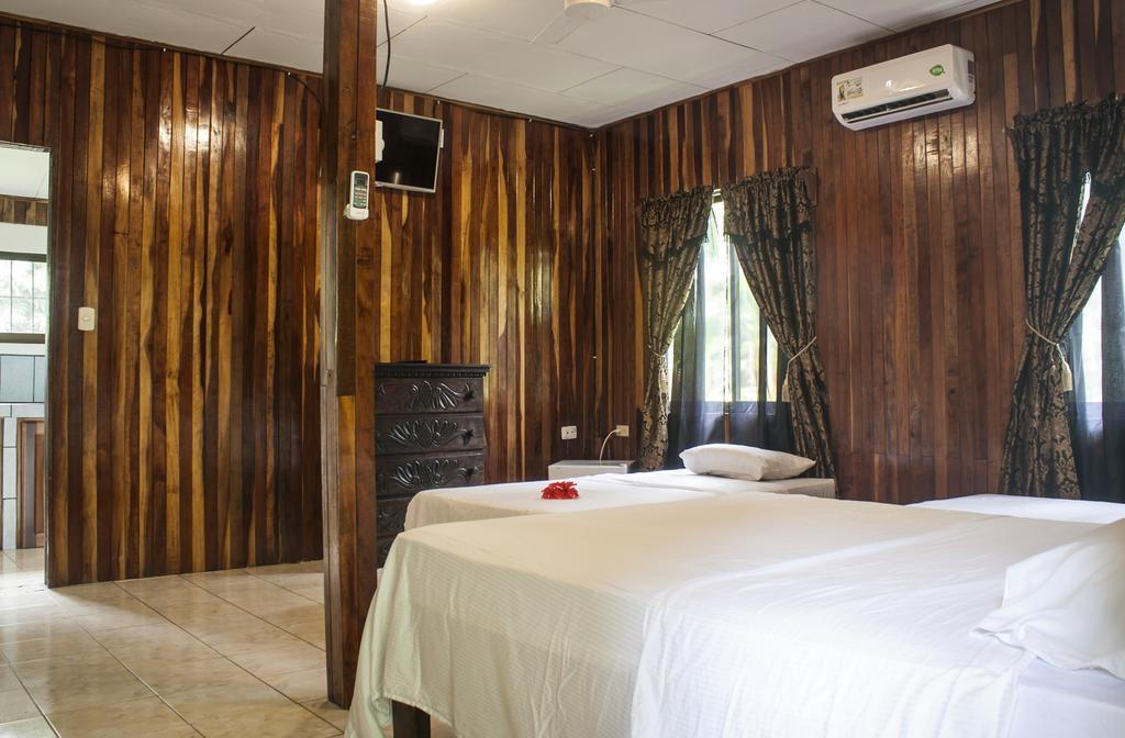 Manuel Antonio Hostel Resort Екстериор снимка
