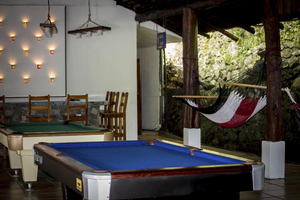 Manuel Antonio Hostel Resort Екстериор снимка