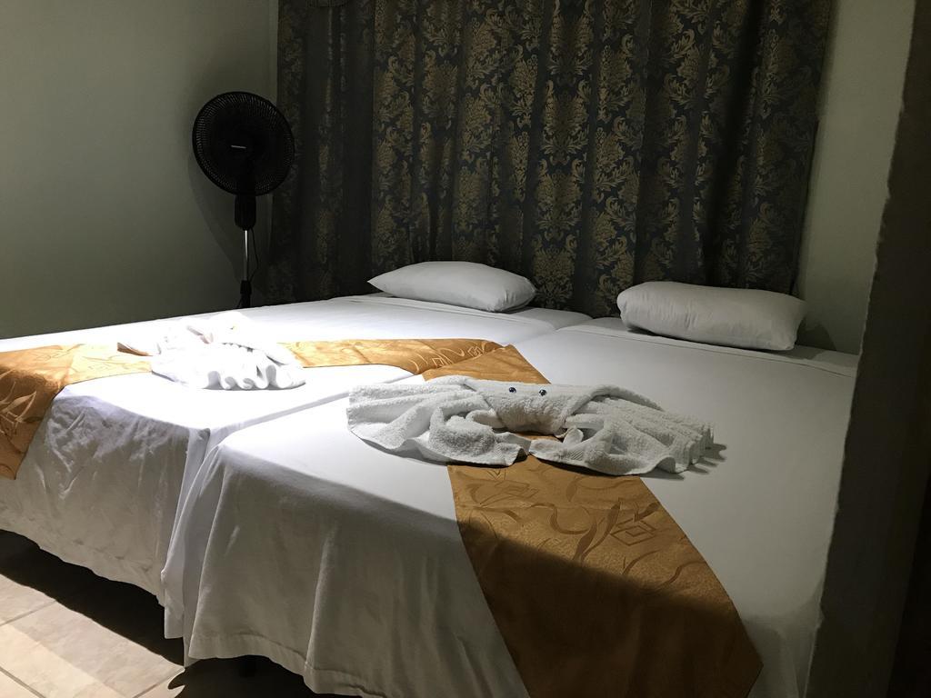 Manuel Antonio Hostel Resort Екстериор снимка