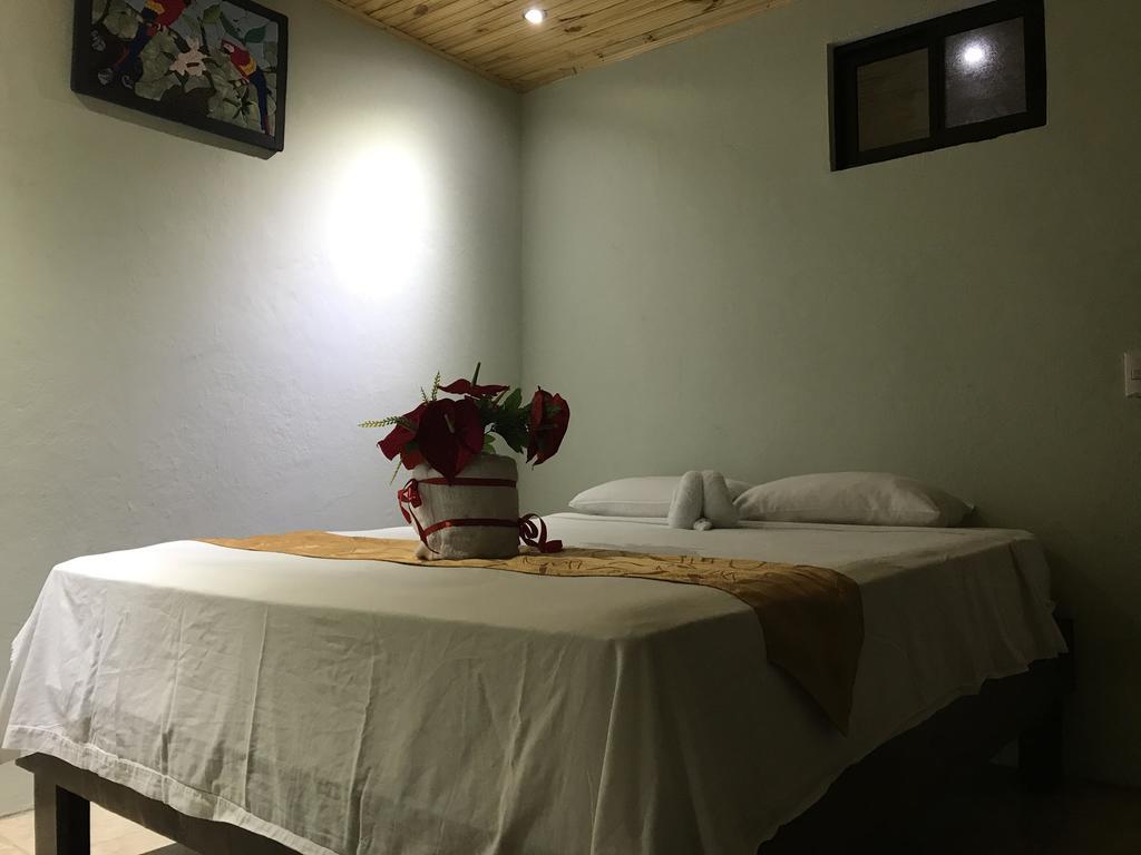 Manuel Antonio Hostel Resort Екстериор снимка
