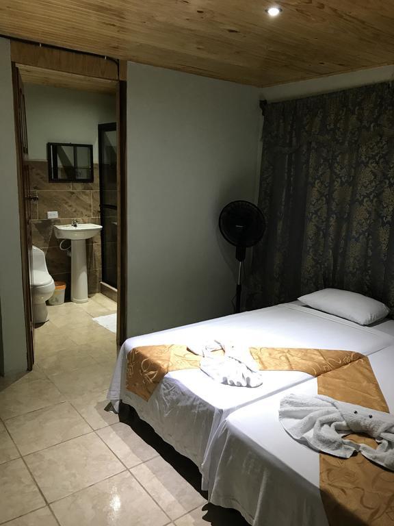 Manuel Antonio Hostel Resort Екстериор снимка