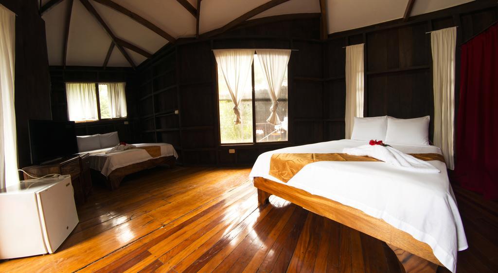 Manuel Antonio Hostel Resort Екстериор снимка