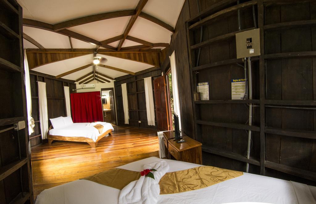 Manuel Antonio Hostel Resort Екстериор снимка