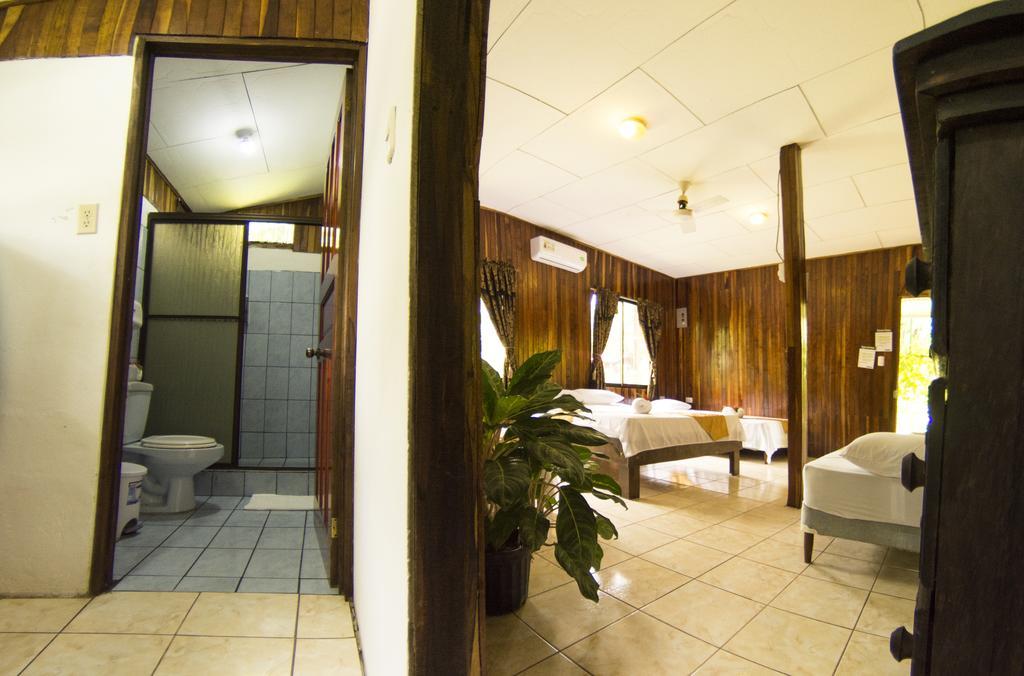Manuel Antonio Hostel Resort Екстериор снимка