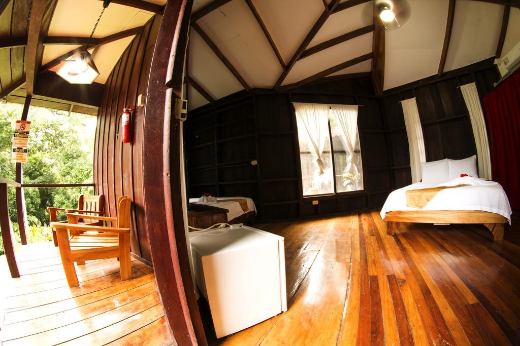 Manuel Antonio Hostel Resort Екстериор снимка