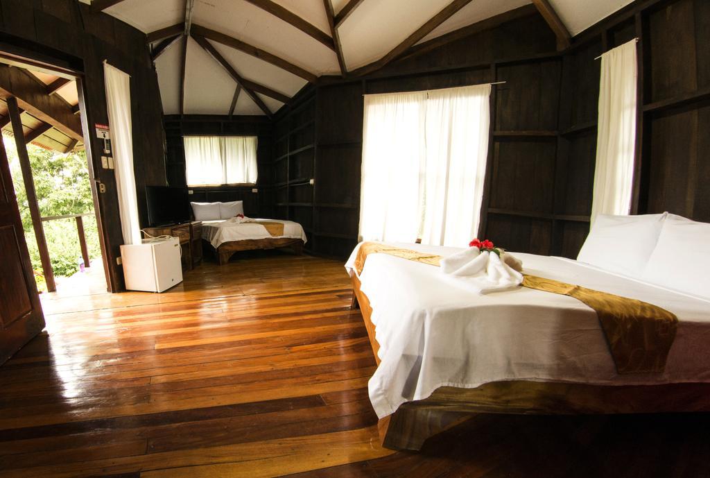 Manuel Antonio Hostel Resort Екстериор снимка