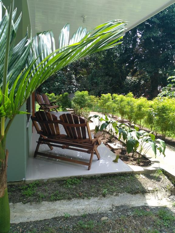 Manuel Antonio Hostel Resort Екстериор снимка