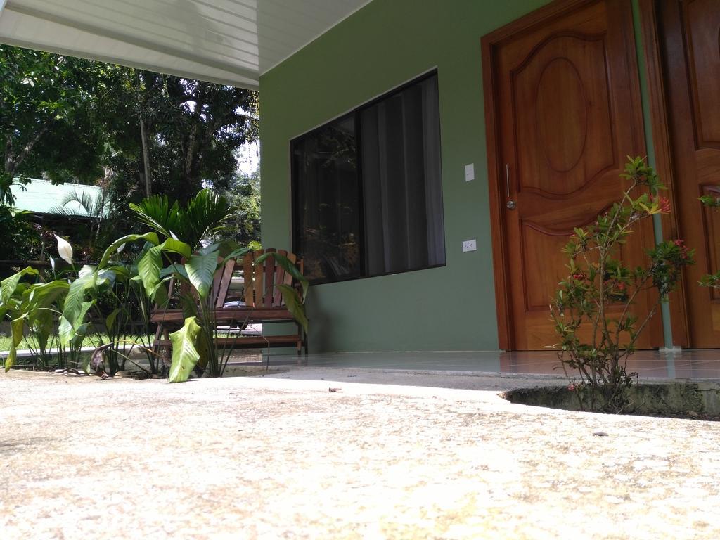 Manuel Antonio Hostel Resort Екстериор снимка