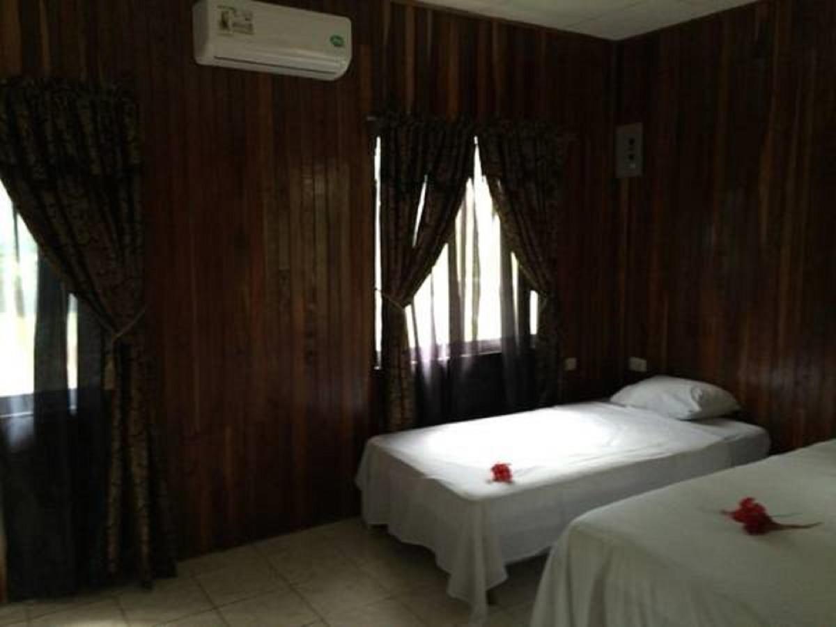 Manuel Antonio Hostel Resort Екстериор снимка