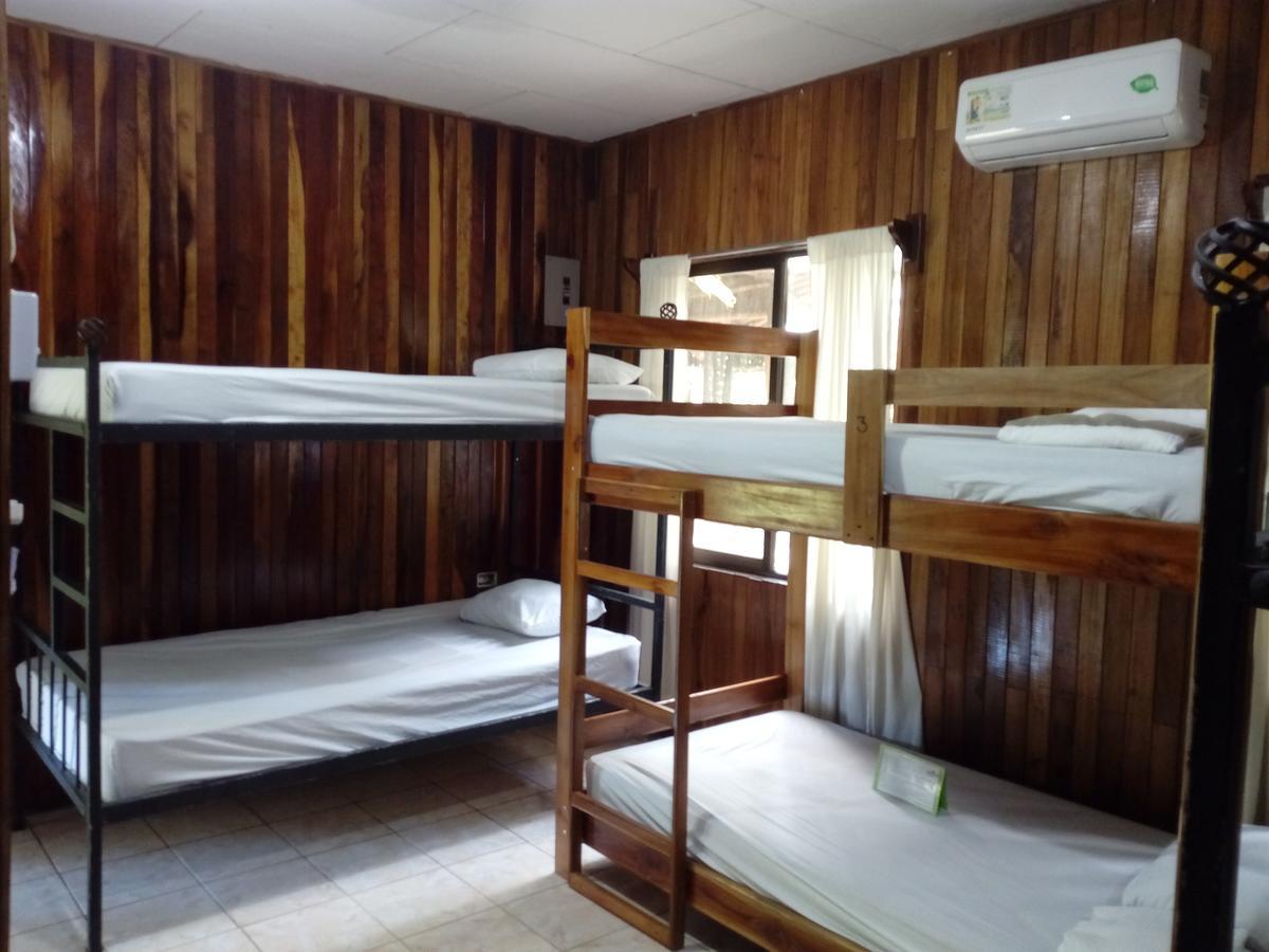 Manuel Antonio Hostel Resort Екстериор снимка