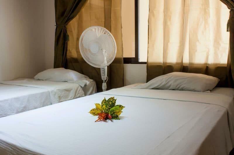 Manuel Antonio Hostel Resort Екстериор снимка