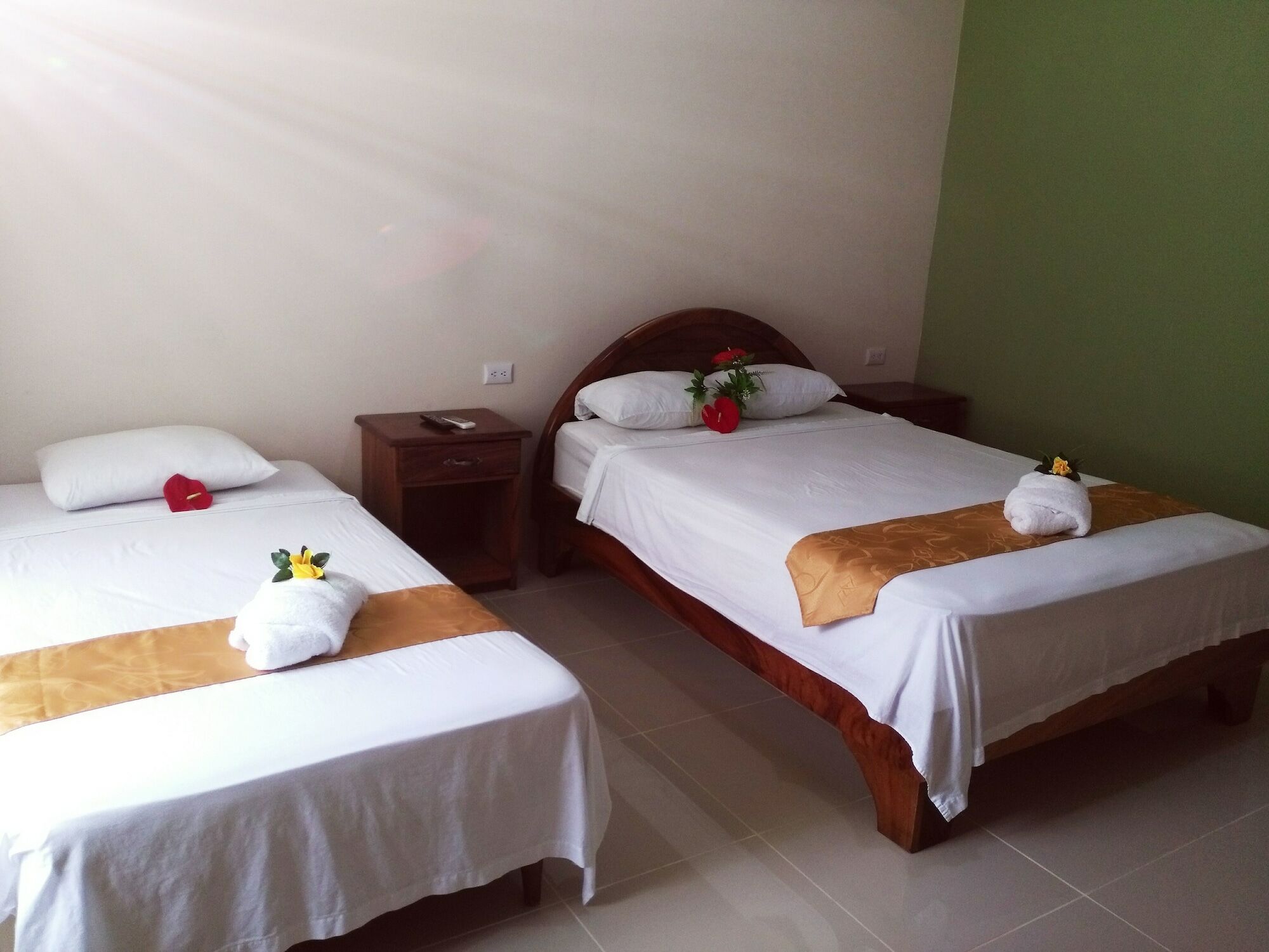 Manuel Antonio Hostel Resort Екстериор снимка