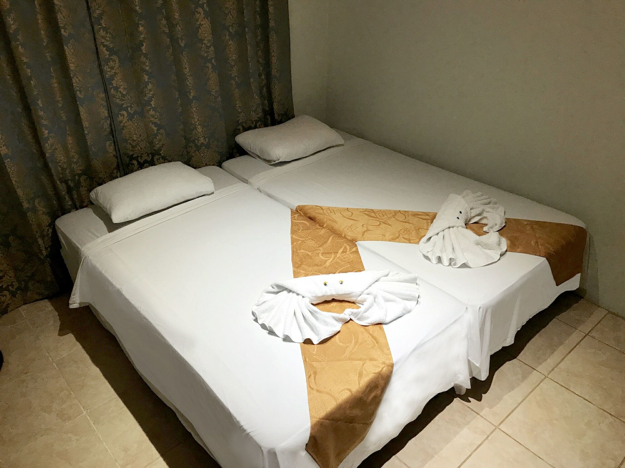 Manuel Antonio Hostel Resort Екстериор снимка